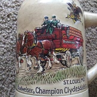 Vintage - 1980 BUDWEISER Champion Clydesdales STEIN (aprox. 12,7 cm de altura) - CS19 - PRIMEIRA edição da série Holiday STEIN - por CERAMARTE (Feito no Brasil) / (Anheuser-Busch) (Cervejas)