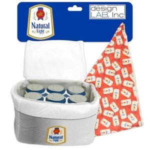 design LAB, Inc. Natural Light Beer Dog Toy | Pacote de pelúcia com porta traseira com brinquedo de borracha, pacote com seis cervejas e bandana | Brinquedos interativos para cães que rangem para (Cervejas)