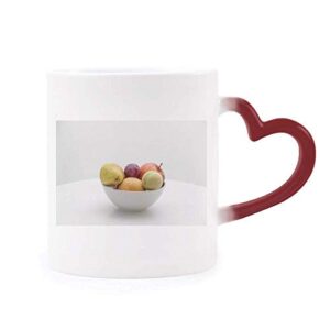 Caneca com foto de frutas temperadas frescas com foto sensível ao calor Caneca vermelha que muda de cor (Cervejas)