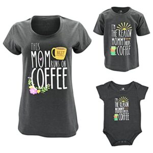 Unique Baby Bebê-Meninos Precisa De Café, Roupas Combinando Para Mamãe E Eu, Camisetas Mãe Filha, O Dia Das Mães, Mama Mini (4 Anos, Cinza) (Café)