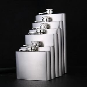 Licor de aço inoxidável para homens bebendo álcool uísque presente para homens, frasco de bolso à prova de vazamento com funil (118 g prata) (Bebidas)