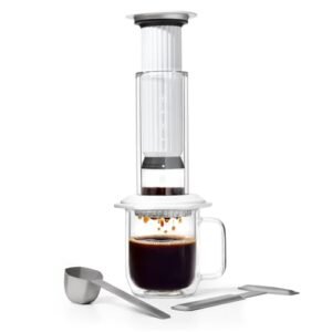 AeroPress Cafeteira premium de café, vidro, aço inoxidável e alumínio, prensa francesa tudo-em-um, cerveja manual estilo despeje e expresso, 2 minutos para menos amargor, mais sabor (branco) (Cervejas)
