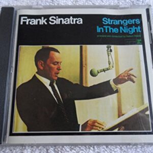 Strangers in the Night by Sinatra, Frank (1990) Audio CD - FRANK SINATRA (CDs)