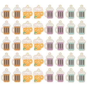 PH PandaHall 40 pingentes de copo de cerveja, pingentes de liga de 4 cores, mini pingentes de cerveja, berloques com tema de cerveja Oktoberfest, pingentes esmaltados para colar faça você mesmo, (Cervejas)