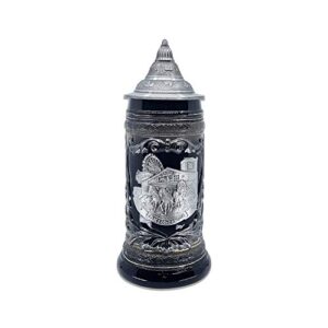 Caneca de cerveja Oktoberfest com tampa de metal gravada e medalhão de metal de festival de vagão alemão e cavalos de draft, Casual, Charcoal Black, 1 Liter (Cervejas)