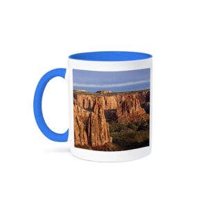 3dRose Sunrise, Monumento Nacional do Colorado, Colorado, EUA - US06 CHA0055 - Chuck Haney Caneca azul em dois tons de 425 g (Cervejas)