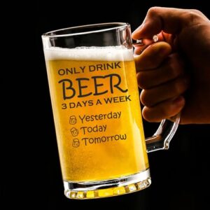 INDKOPVA Canecas de cerveja de vidro com alças, copos de cerveja grandes e engraçados gravados para homens 473 ml, presente de cerveja personalizado para ele irmão filho pai marido pai (tipo B) (Cervejas)