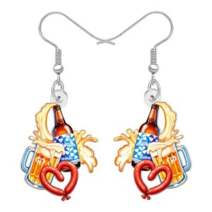 NEWEI Brincos pendentes de caneca de cerveja Oktoberfest, decorações fofas com design de gnomo de pretzel e panda para festivais de cerveja, joias, presentes para mulheres, Medium, Acrílico, Sem pedra (Cervejas)